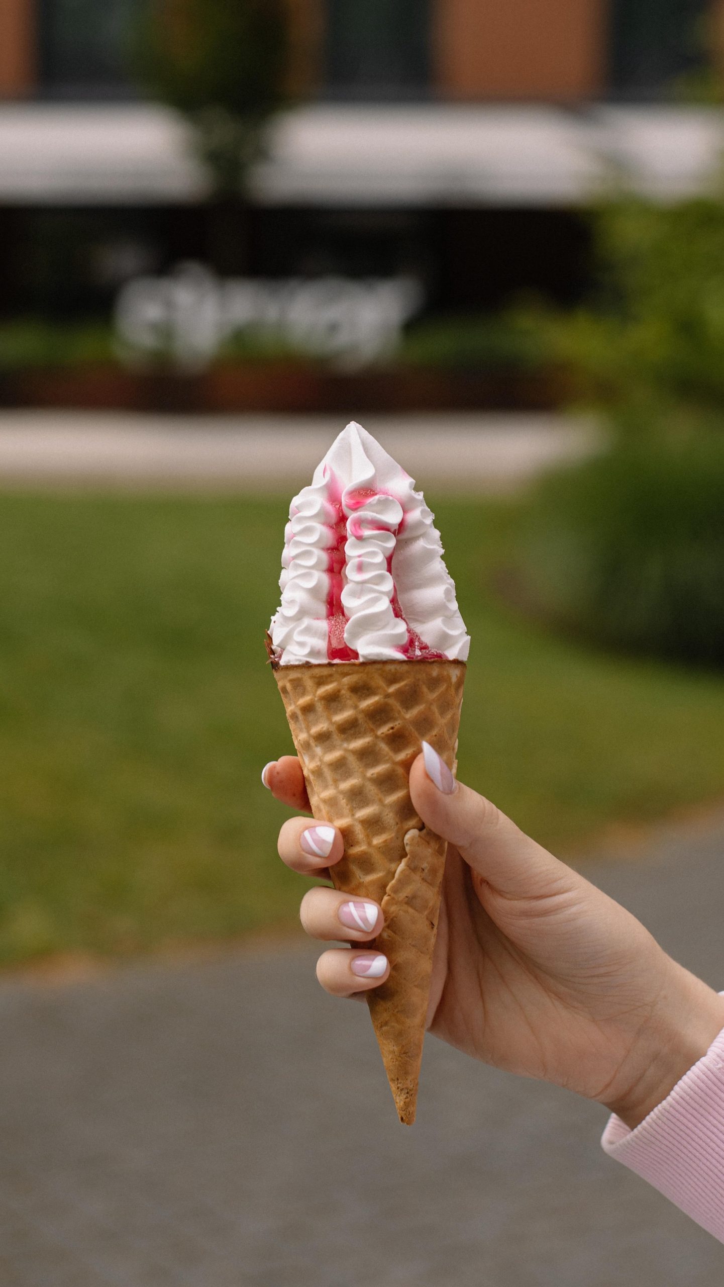 Поспішаємо з новиною, на яку чекали усе літо 🍦 У SKVER тепер можна охолодитися морозивом!